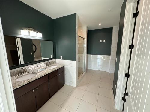 3_bedroom_ocean-city_view-bathroom_sink