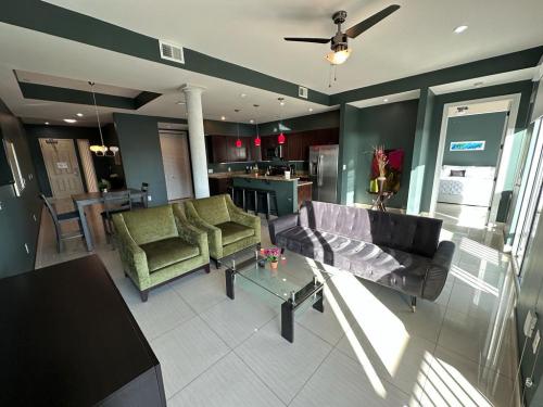 3_bedroom_ocean-city_view-living_room2