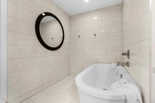 7_bedroom_penthouse_suite_013