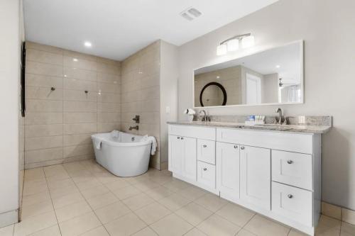 7_bedroom_penthouse_suite_014