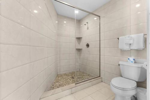 7_bedroom_penthouse_suite_016