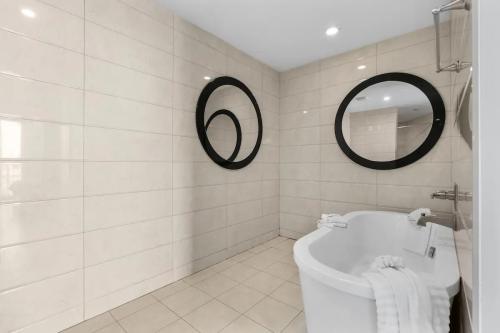 7_bedroom_penthouse_suite_017
