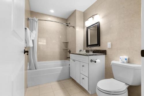 7_bedroom_penthouse_suite_019