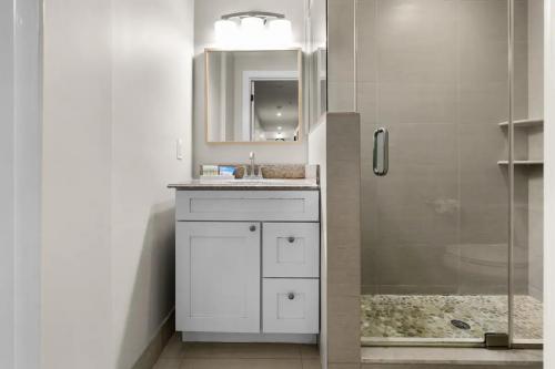 7_bedroom_penthouse_suite_023