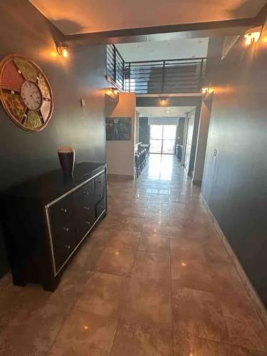 7_bedroom_penthouse_suite_03