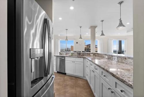 7_bedroom_penthouse_suite_06
