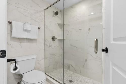 8_bedroom_penthouse_suite-011