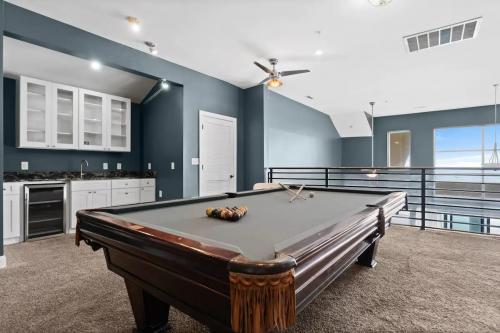 8_bedroom_penthouse_suite-024