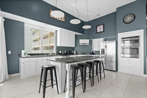 8_bedroom_penthouse_suite-06