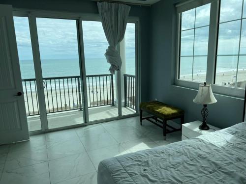 penthouse_bedroom_oceanview